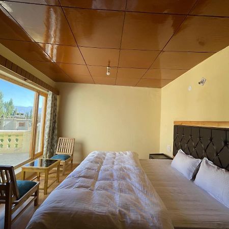 Hinjuma Guest House Leh Bagian luar foto