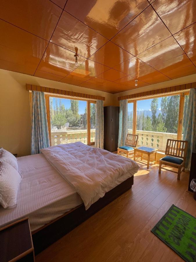 Hinjuma Guest House Leh Bagian luar foto