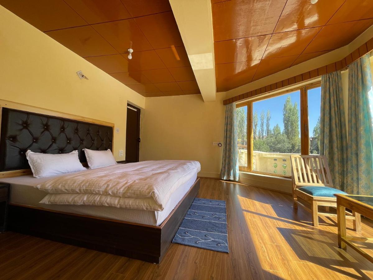 Hinjuma Guest House Leh Bagian luar foto