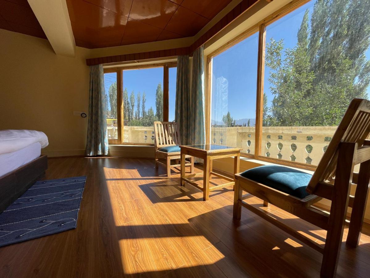 Hinjuma Guest House Leh Bagian luar foto