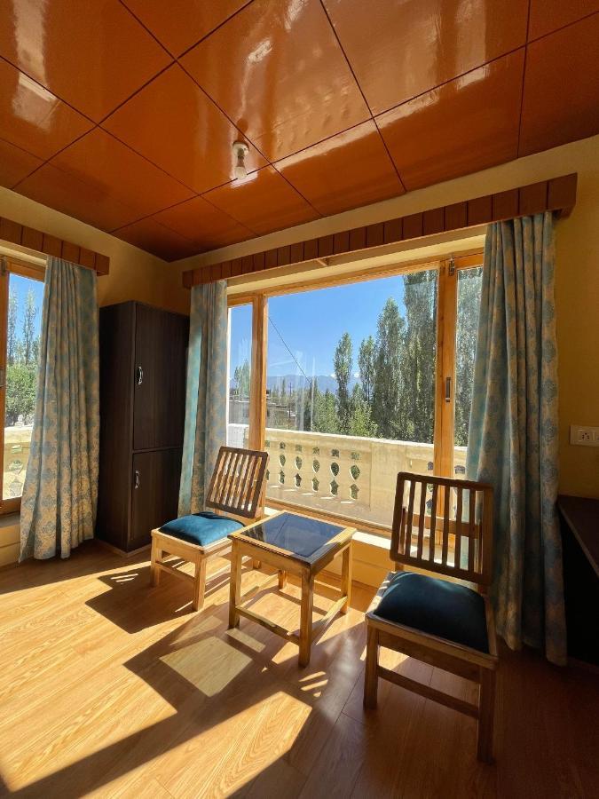 Hinjuma Guest House Leh Bagian luar foto