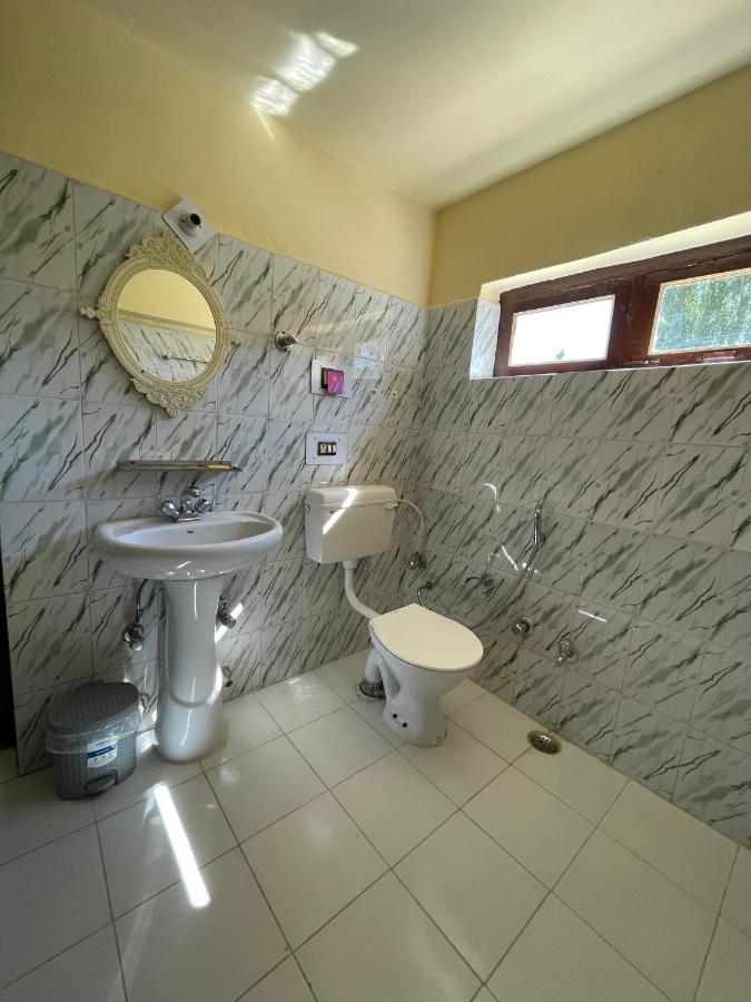 Hinjuma Guest House Leh Bagian luar foto