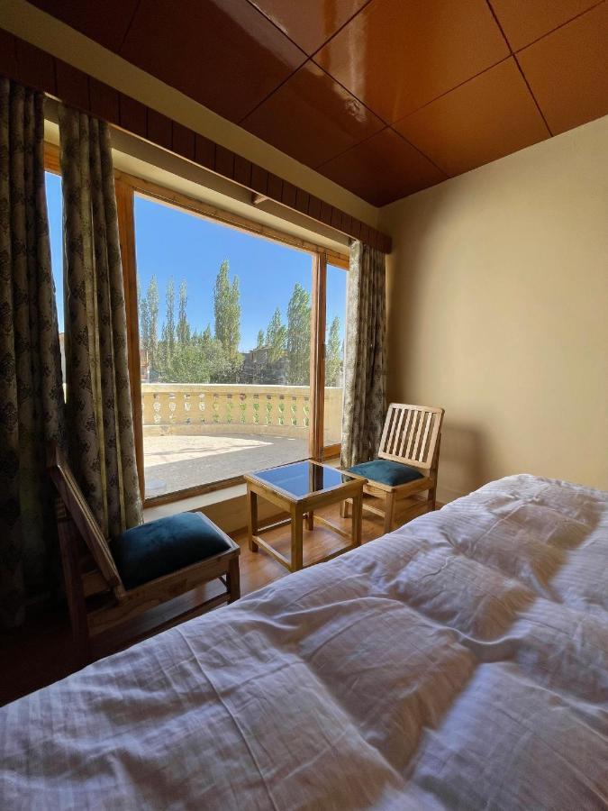 Hinjuma Guest House Leh Bagian luar foto