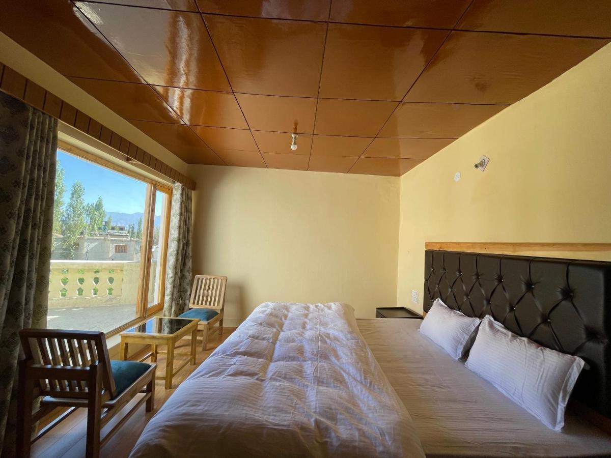 Hinjuma Guest House Leh Bagian luar foto