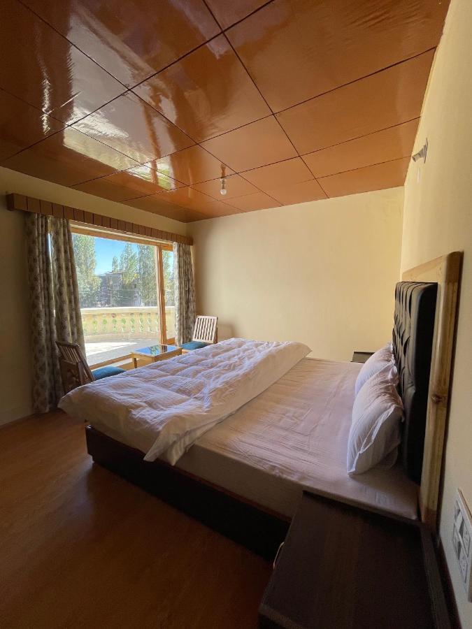 Hinjuma Guest House Leh Bagian luar foto