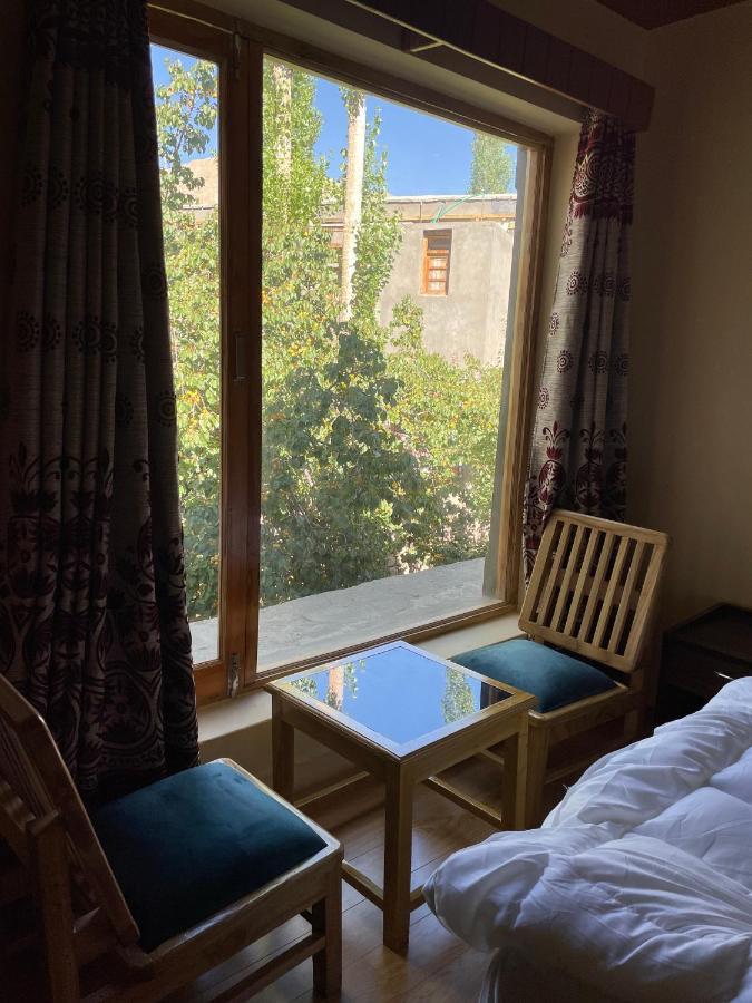 Hinjuma Guest House Leh Bagian luar foto