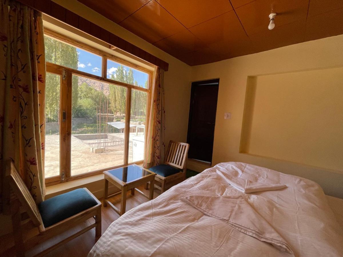 Hinjuma Guest House Leh Bagian luar foto